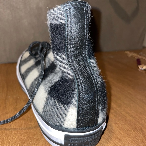 Limited Edition Woolrich x Converse high tops. Men’s 7 and Women’s 9 - Picture 4 of 5